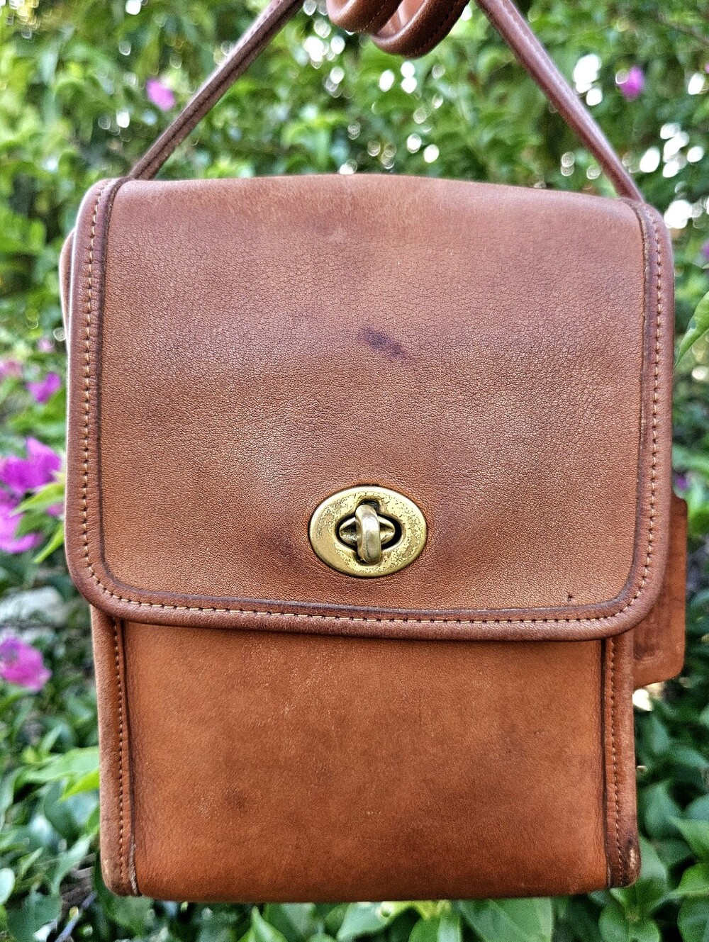 Vintage Coach Scooter Bag 9893 British Tan Leather Pre-1994 Hangtag Crossbody - Picture 2 of 12